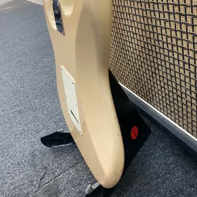 Fender Highway One Stratocaster with Maple Fretboard 2006 - 2009 - Honey Blonde Transparent image 9