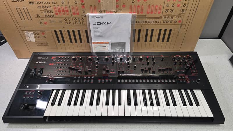 Roland JD-XA - Analog / Digital Crossover Synthesizer(Demo) [Three Wave Music]