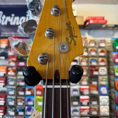 Squier Classic Vibe '60s Precision Bass 3-Color Sunburst image 4