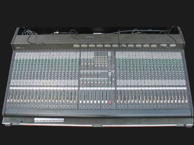 Yamaha Pm 1800 40 channel mixing console image 1