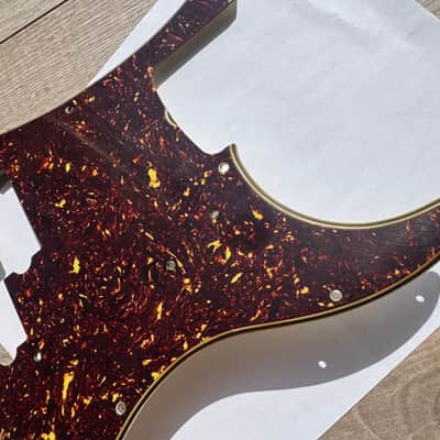 Vintage Fender Precision 60 thru 71  Tortoise USA avri 62 60’s pickguard USA image 5