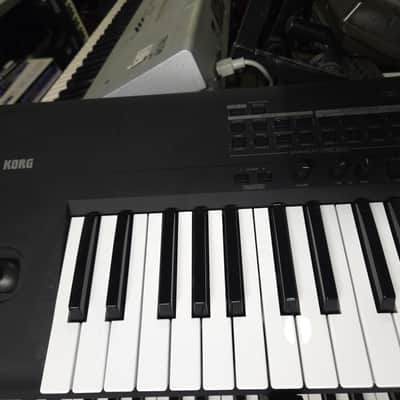 Korg i3-MB 61-Key Music Workstation 2018 - Present - Matte Black - Local Pickup Only image 4