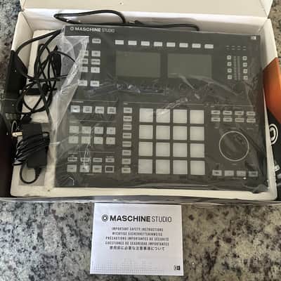 Native Instruments Maschine Studio – Excellent Condition – Original Box – Software Transfer Included image 2