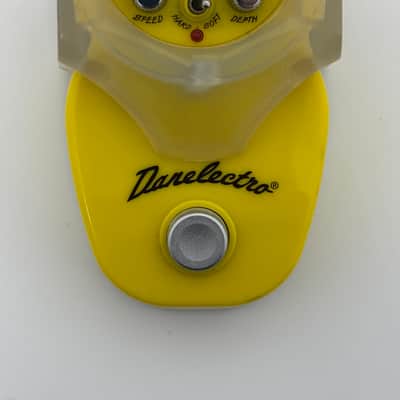 Danelectro Tuna Melt Tremolo 2010s - Yellow image 2
