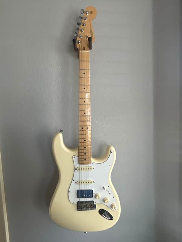 Fender American Standard Stratocaster - Upgraded with Porter pick ups-  with Maple Fretboard 2008 - 2016 - Olympic White