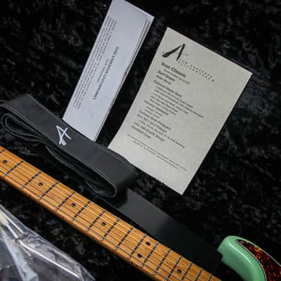 TOM ANDERSON USA Guitar Works Icon Classic "Surf Green + Maple" (2022) image 3