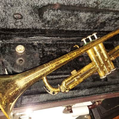 Yamaha YTR-232 Trumpet w/ Yamaha Case and Mouthpiece, good playing condition image 2