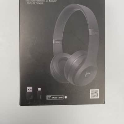 Beats Solo 3 Headphones image 18