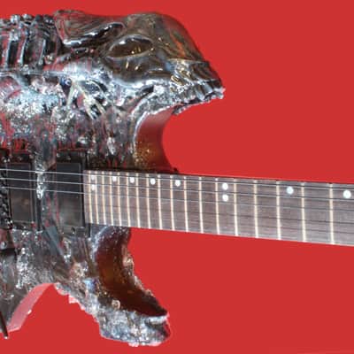 The Xenomorph III Alien themed guitar/playable artwork from Devil & Sons image 4