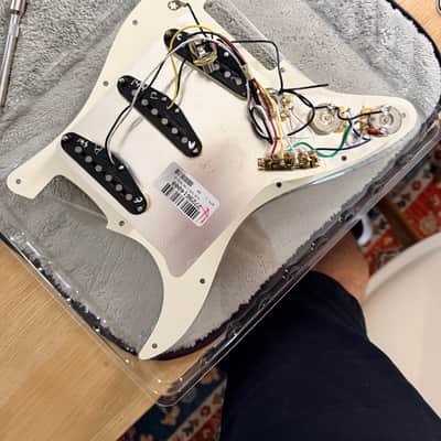 Genuine Fender Player II Stratocaster Loaded Pickguard – Alnico V Pickups image 6