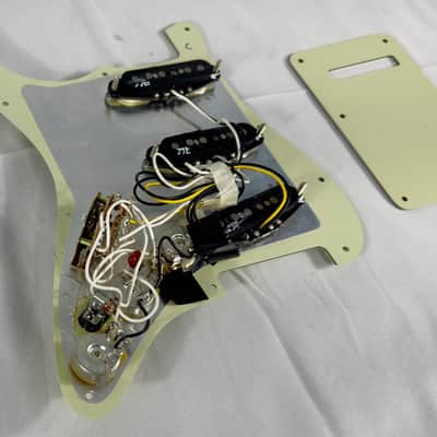Fender Stratocaster Noiseless Loaded Pickguard Single Coil Pickups 2000’s - Mint Green Pickguard image 4