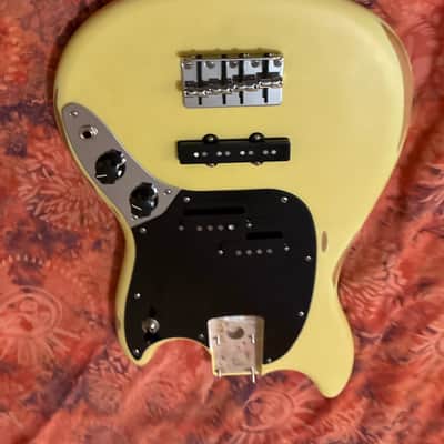 Fender Player II Mustang Bass PJ 2024 - Present - Hialeah Yellow image 9