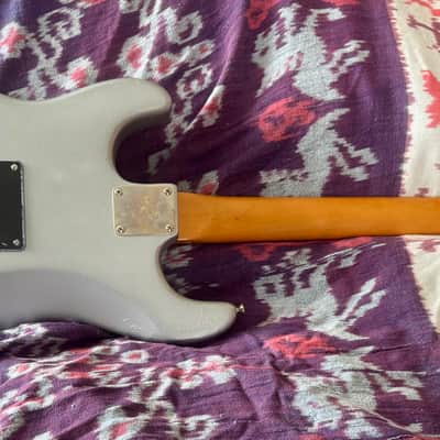 Fender Squire Science Project 90’s - Inca silver bad refin image 3