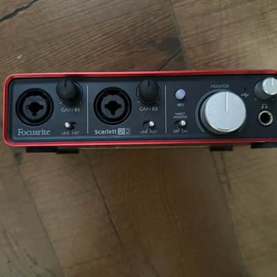 Focusrite Focusrite Scarlett 2i2 Audio Interface 1st Generation Red 2015 - Red image 1