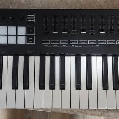 Novation Launchkey 49 MKI MIDI Keyboard Controller 2013 - 2015 - Black image 2