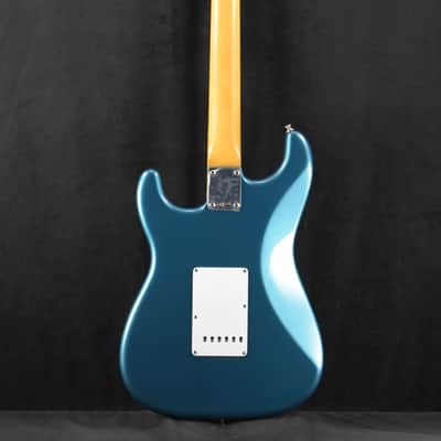 Fender Vintera III Late '60s Stratocaster Ocean Turquoise Rosewood Fingerboard image 8