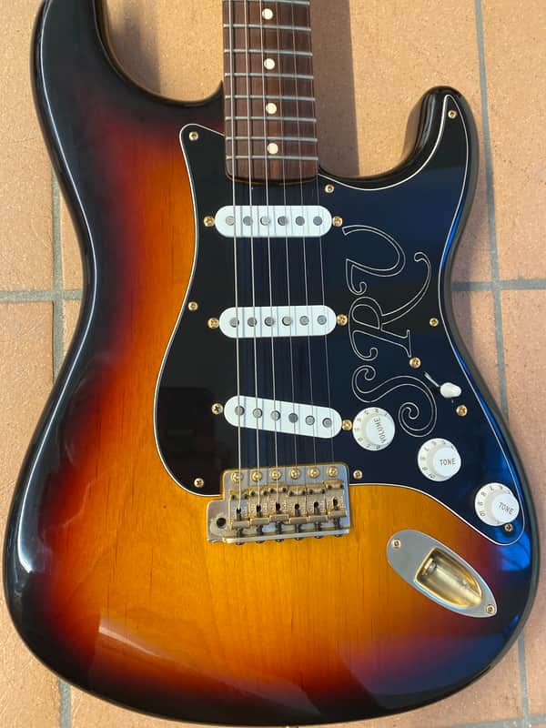 Fender Stevie Ray Vaughan Stratocaster with Pau Ferro Fretboard 2010 - Present - 3-Color Sunburst