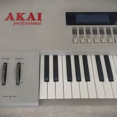 Akai S1000Kb β
RARE SYNTHESIZER from 80sβ
Professional VINTAGE Synthesizer β
Cleaned & Full Checked β
World Wide Shipping! image 2