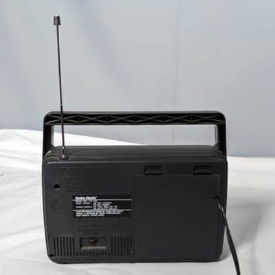 Radio Shack 12-726 Portable AM/FM Radio, AC/DC, Works and Sounds Great image 5