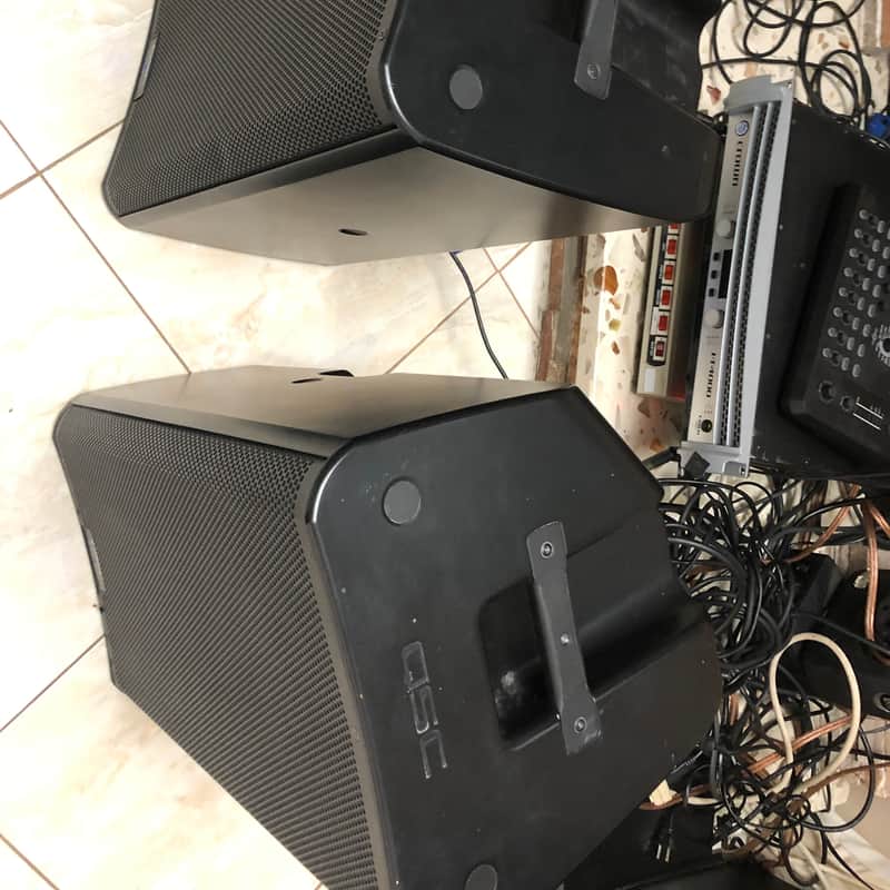 2010s QSC K12.2 2-Way 2000-Watt 12″ Active Loudspeaker Black