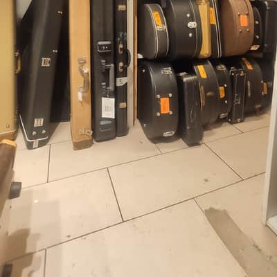Martin Gibson Fender PRS Ibanez Breedlove Hofner 200 cases new/used/vintage for all types of guitars in stock! Ask us what you're lookin' for, we might have it! Low prices guaranteed! Worldwide shipping! image 2