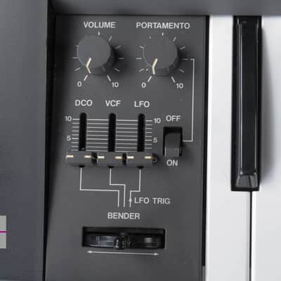 Roland Juno-106S Programmable Polyphonic Synthesizer in Good Condition image 8