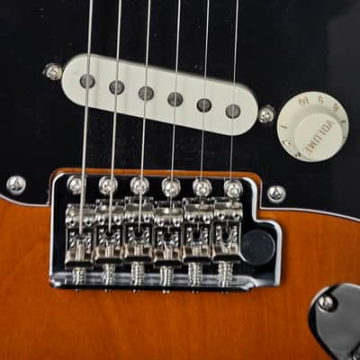 Fender American Professional Classic Stratocaster Electric Guitar - 3-color Sunburst -  NEW ! image 7
