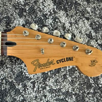 Fender Cyclone Deluxe Series 2001 MIM Candy Apple Red Rosewood Fretboard Guitar image 7