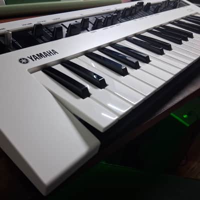 Amazing Condition - Yamaha Reface CS with Yamaha Reface Soft Case
