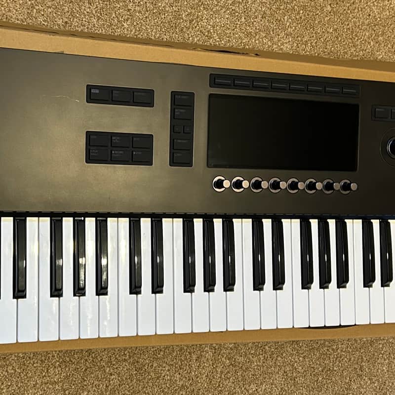 2023 – Present Native Instruments Komplete Kontrol S61 MK3 Black