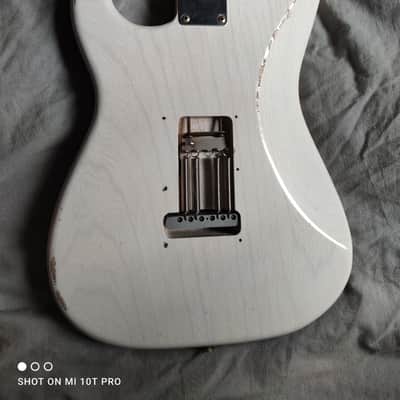Fender Masterbuilder Stratocaster  2018 White image 4