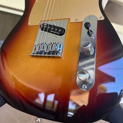 Fender American Ultra II Telecaster with Maple Fretboard 2024 - Present - Ultraburst image 1