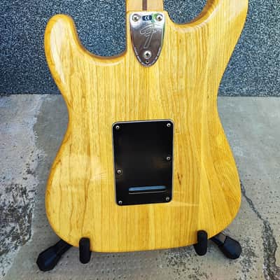 Fender  Stratocaster Series '70s Stratocaster with Maple Fretboard 2000 image 4