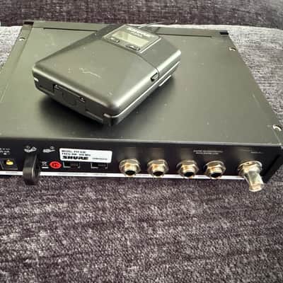 Shure PSM 300 Stereo Personal Monitor System with SE112 Earphones image 3