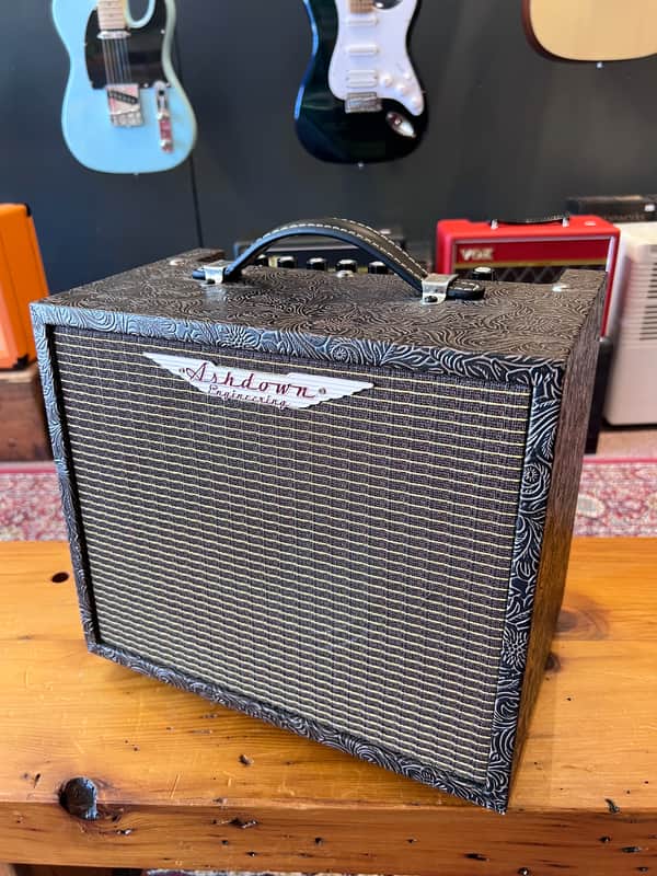 Ashdown Woodsman Parlour Acoustic Guitar Amplifier image 1