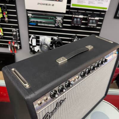 Fender '68 Custom Deluxe Reverb 2-Channel 22-Watt 1x12" Guitar Combo image 8