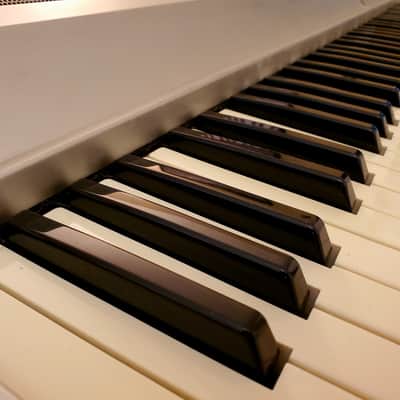 MUST SEE!!! YAMAHA DGX 305 SEMI-WEIGHTED 76-KEY DIGITAL PIANO IN AMAZING CONDITION! image 10