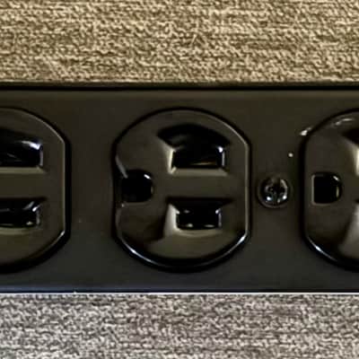 Furman M-10 Merit Series Power Conditioner image 2