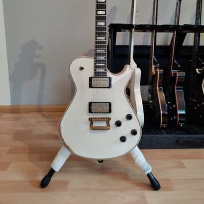 Knaggs Kenai T - Creme Relic image 1