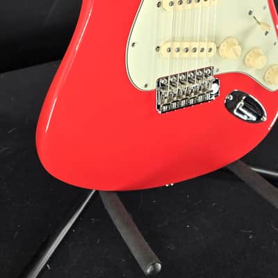 Fende 0170250840 Limited Eddition American Vintage II 61 Stratocaster Electric Guitar, RW, Fiesta Red image 3