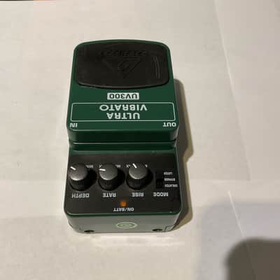 Behringer UV300 Ultra Vibrato Pedal image 2