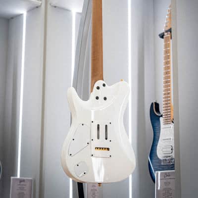 Ibanez LB1-WH Lari Basilio Signature 2023 - 2025 - White image 9