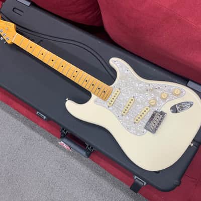 Fender American Professional II Stratocaster Maple Fretboard 2022 - Olympic White image 9
