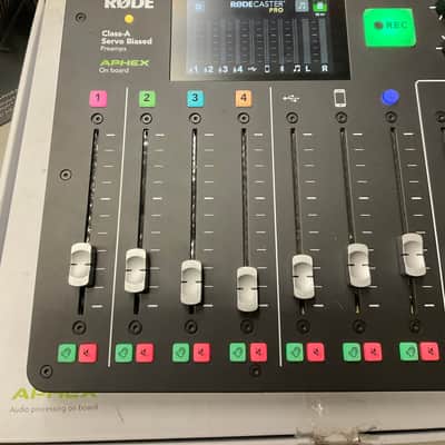 RODE The Complete Podcaster Recording Bundle image 2