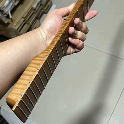 AAAA Round end stainless steel 22 frets roasted flame Maple guitar neck 25.5inch hole 10mm image 5
