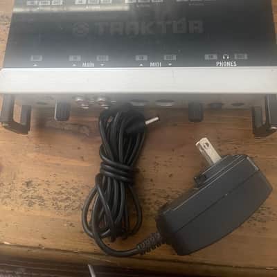 Native Instruments Traktor Audio 10 DJ & USB Audio Interface Silver image 1