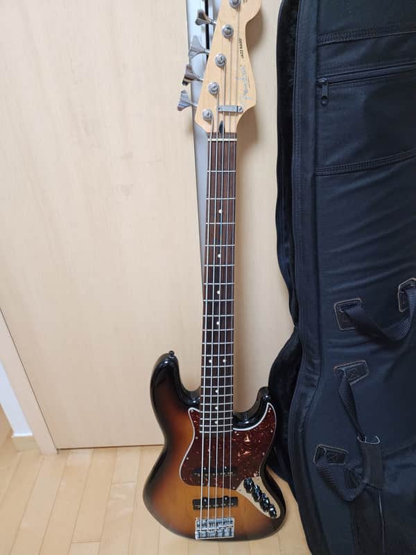 Fender Deluxe Active Jazz Bass V - $6600 (19% off avg price!)