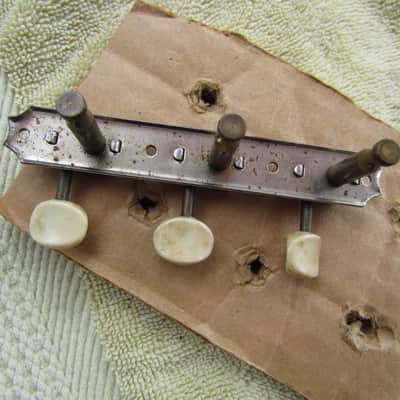 Kluson Single Line 3 On A Strip Bass Side Tuners Fits J-45 Les Paul Jr Vintage Single Line Kluson Tuners For Restoration Or Repair image 3
