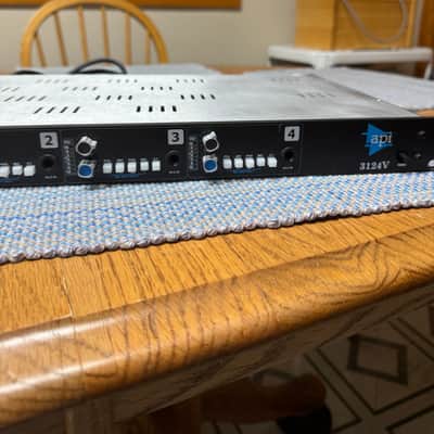 API 3124v 2022 - Black and Blue image 4