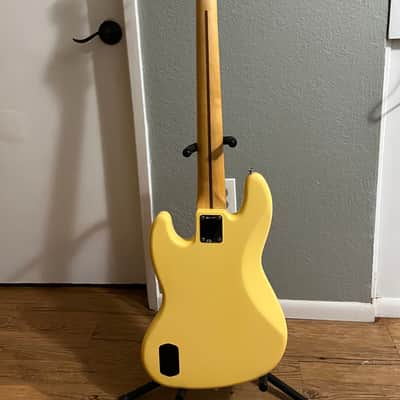 Fender Deluxe Active Jazz Bass V 2004- 2016 - Vintage White image 4